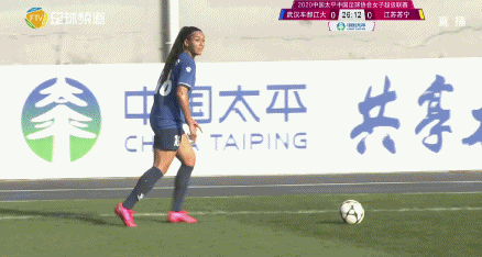 王霜做球 特姆瓦挑射破门.gif