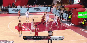 刘泽一上篮.gif
