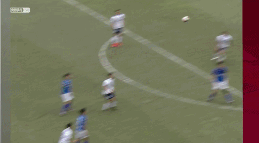 楚库被撞倒.gif