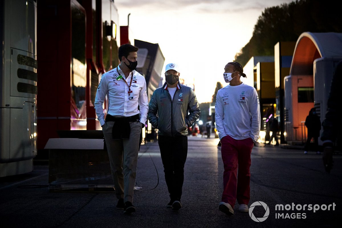 Toto Wolff, Executive Director (Business), Mercedes AMG, Valtteri Bottas, Mercedes-AMG F1, and Lewis Hamilton, Mercedes-AMG F1