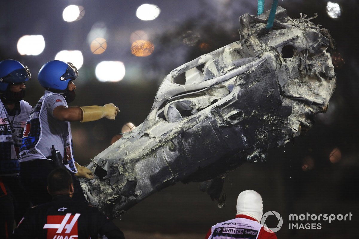 Marshals remove the wreckage after a huge crash for Romain Grosjean, Haas VF-20, on the opening lap