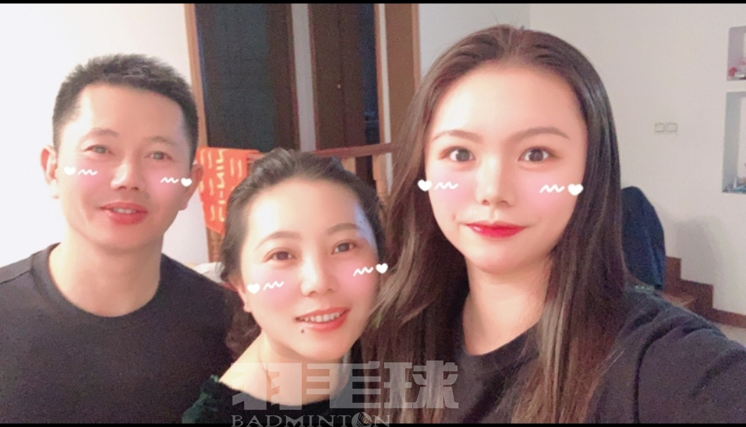 夏玉婷与爸妈_副本.jpg