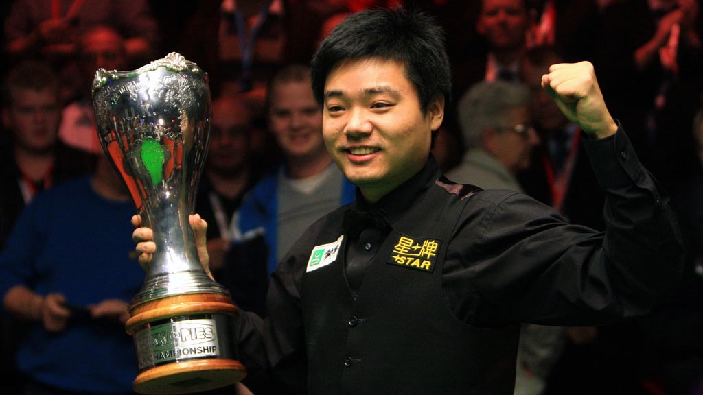 体育视频-台球:精妙翻袋 精妙k球:马奎尔华丽表演强势追回一局 | 2019