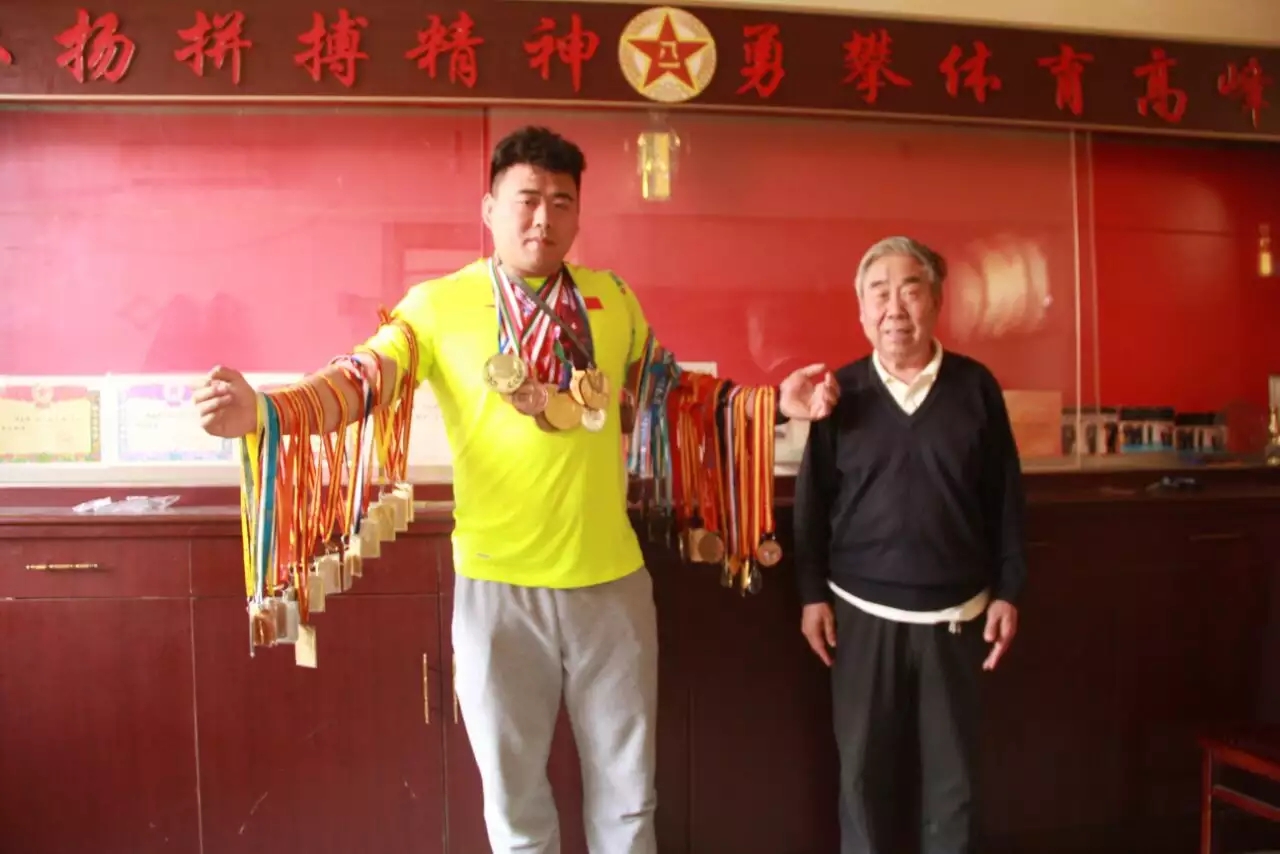 邓志伟与父亲2.jpg