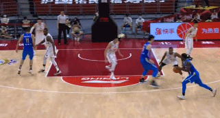 王哲林空接暴扣.gif