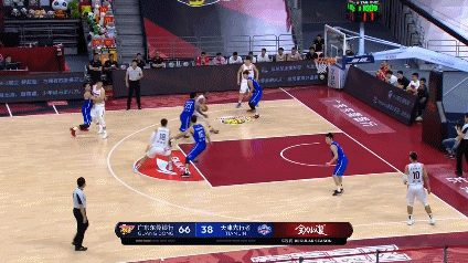 威姆斯起飞单手劈扣.gif