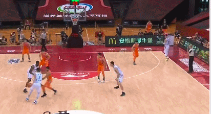 林书豪助攻尤度单臂虐框.gif