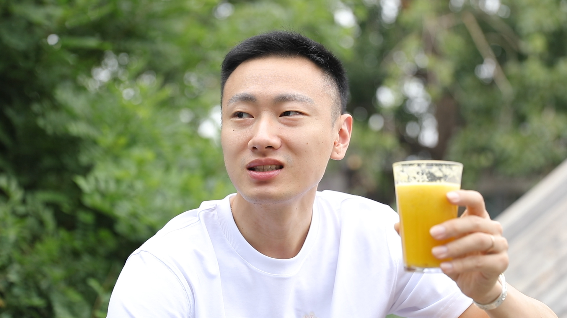 帅气十足！张楠杂志封面拍摄花絮