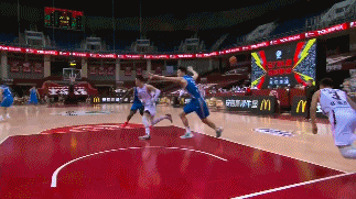 贺天举骑马射箭超远压哨三分.gif