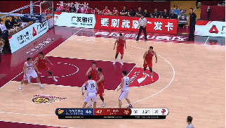 万圣伟单打邹雨宸被帽.gif