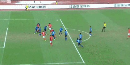 蒂亚戈头球.gif