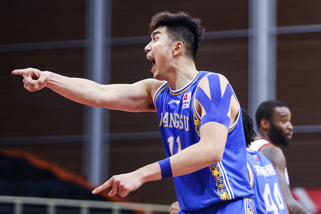 危险动作,吴羽佳拉倒万圣伟被判违体