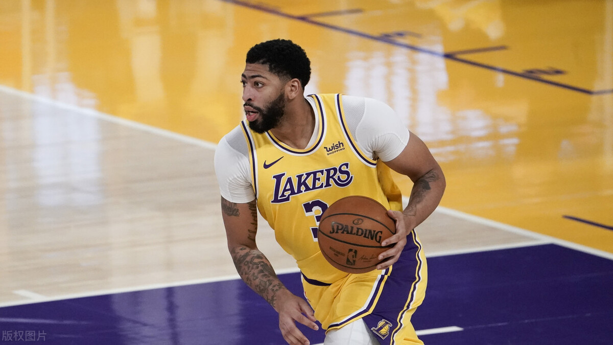 库里28 5 7威金斯20分,勇士大胜活塞