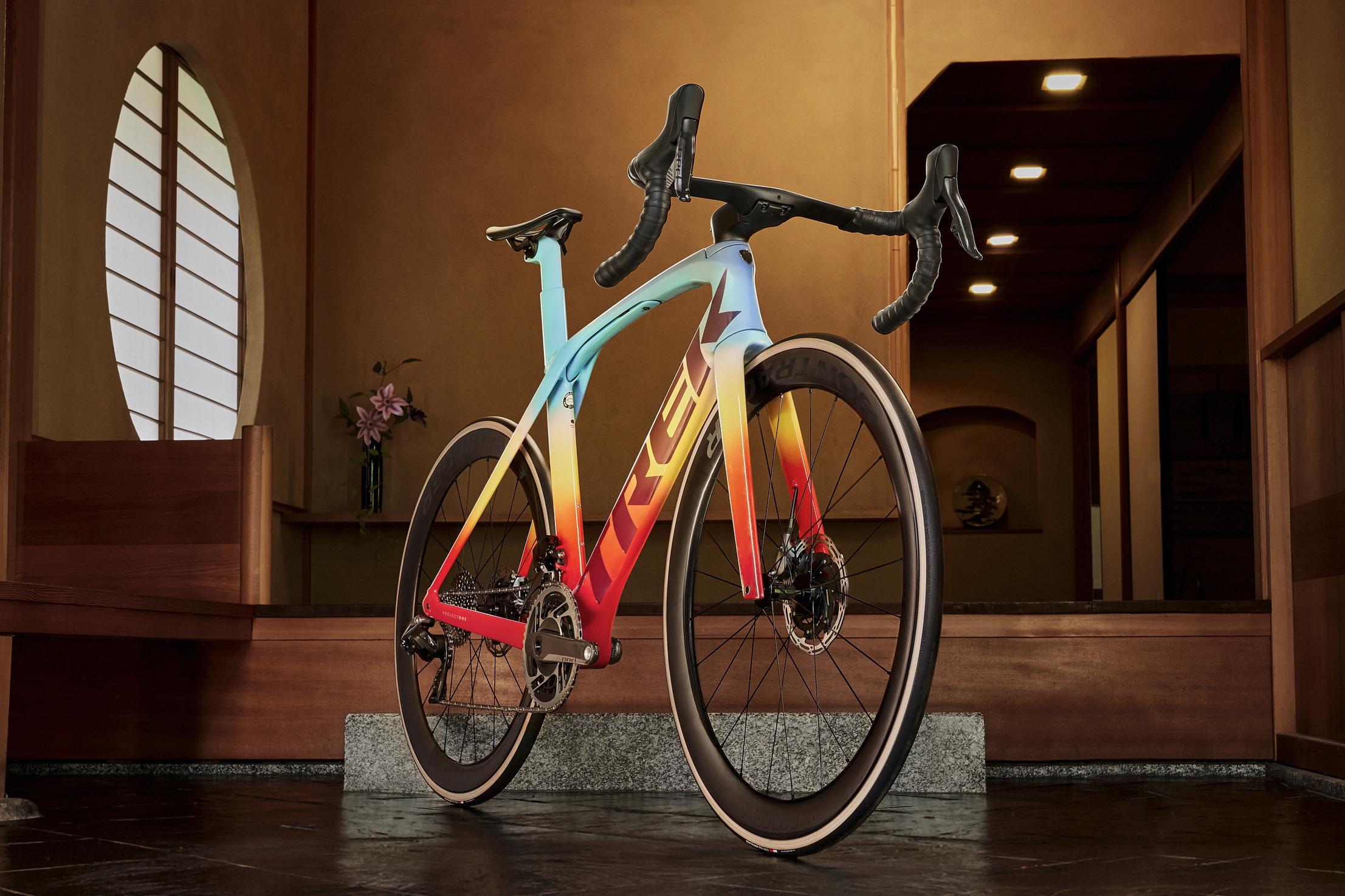 TK21_FirstLight_Madone3_调整大小.jpg