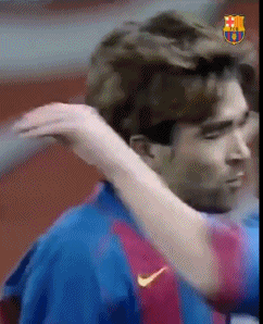 梅西巴萨首秀.gif