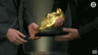 莱万.gif