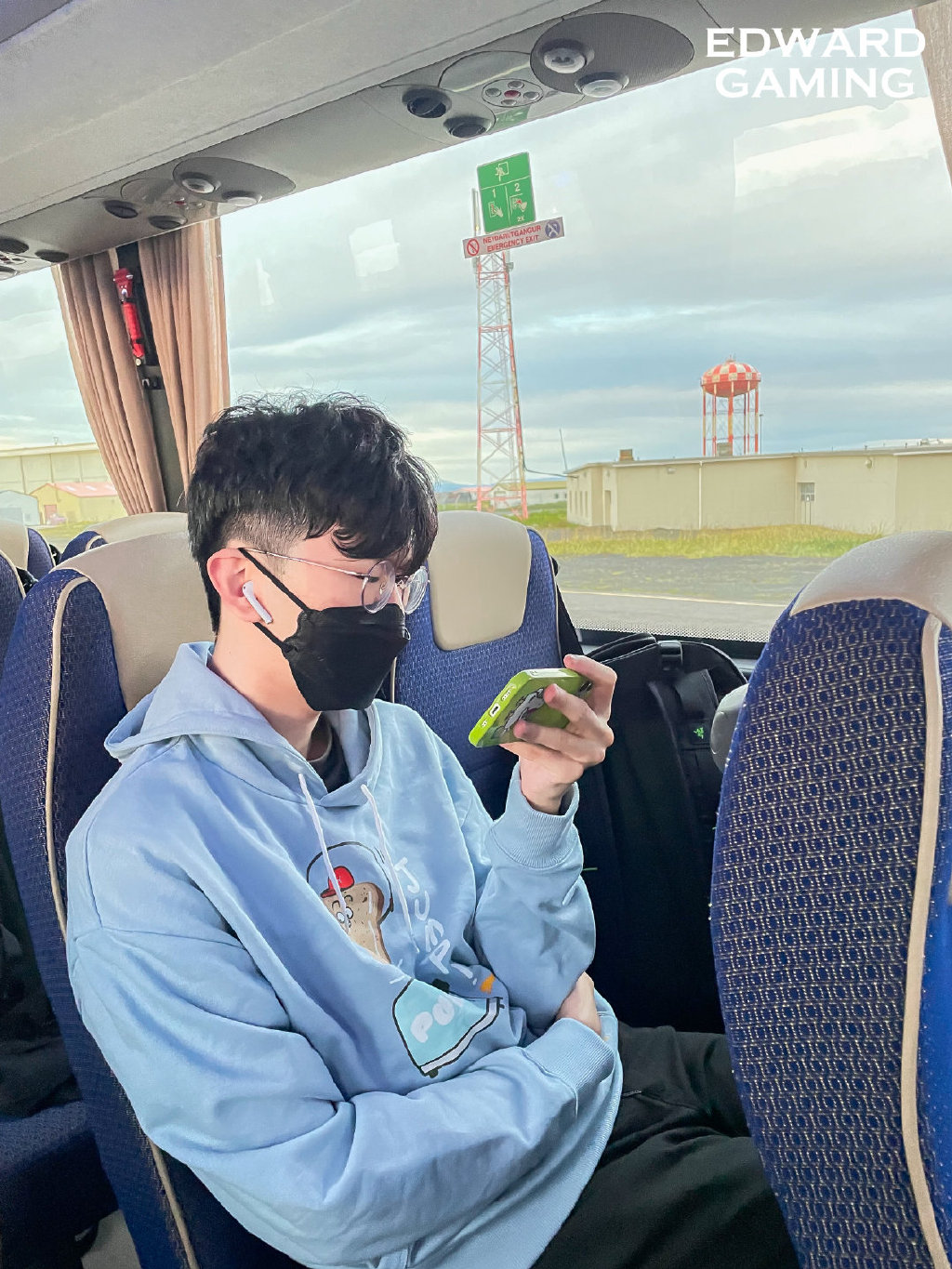 002O0zdQgy1guts38lrc5j60u0140n7502.jpeg