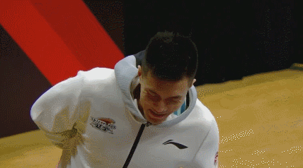 郭艾伦.gif