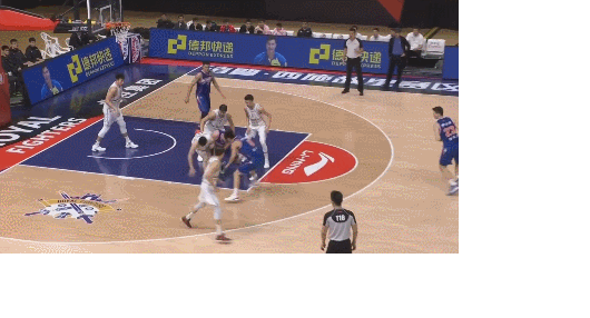 侯逸凡.gif