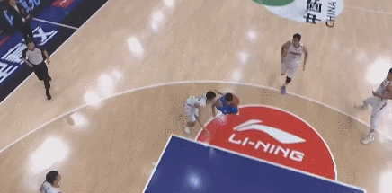 黎伊扬1.gif