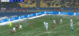 莱万倒钩.gif