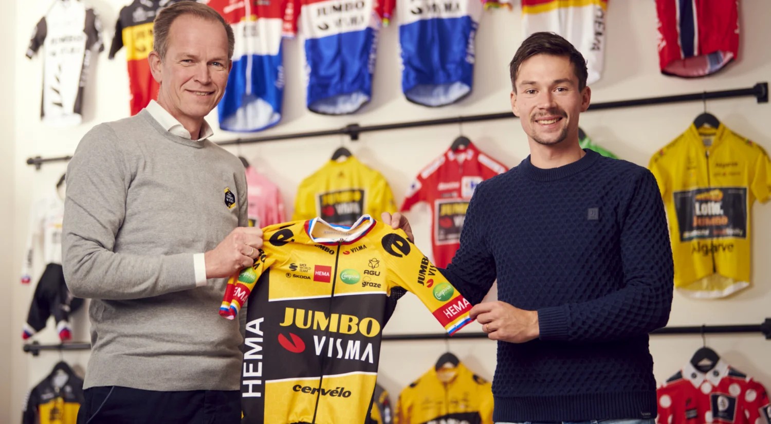 Primoz-Roglic-contractverlenging-en-shirt-2022-2.jpg