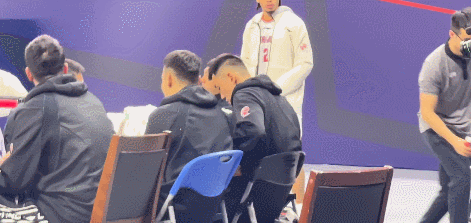 高诗岩.gif