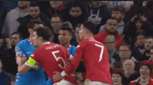 马奎尔1.gif