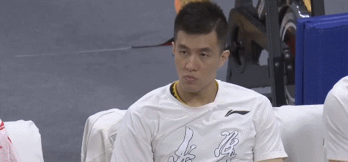 郭艾伦2134.gif