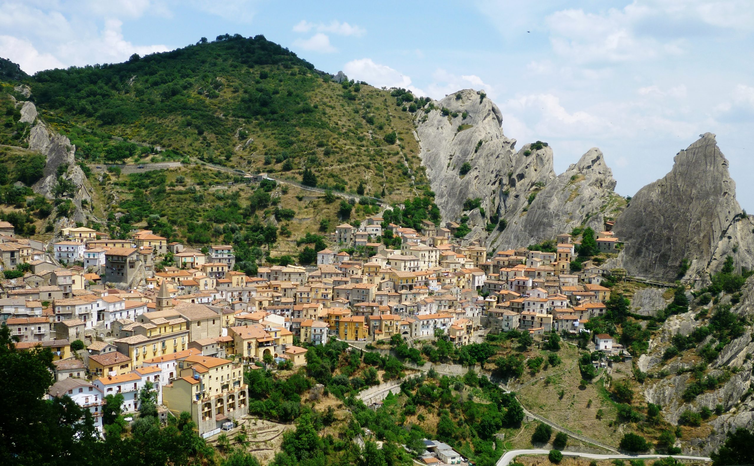 Castelmezzano_-_Province_of_Potenza_Italy_-_3_July_2010-scaled.jpg