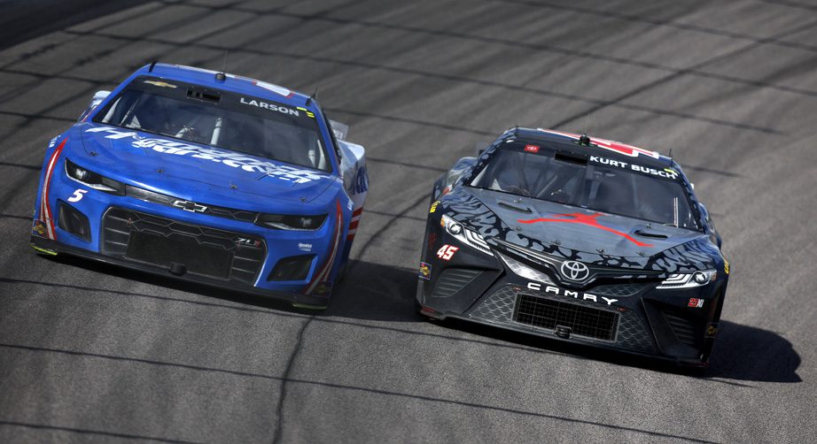 KyleLarson-KurtBusch-Kansas.jpg