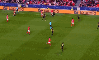 努涅斯过人1.gif
