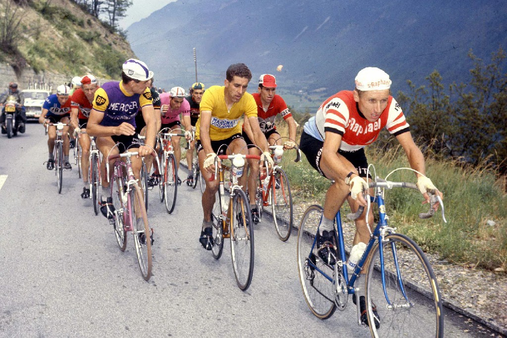 Jacques-Anquetil-Raymond-Poulidor-Federico-Bahamontes-Tour-de-France-1964_2000x.jpg