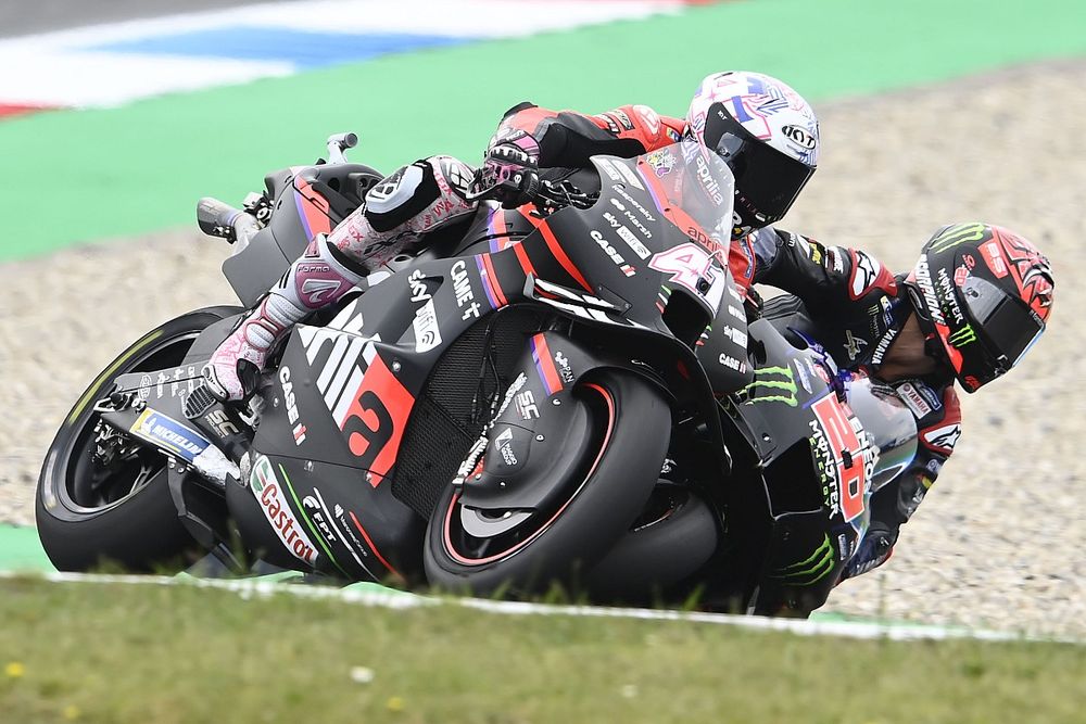aleix-espargaro-aprilia-racing (2).jpg