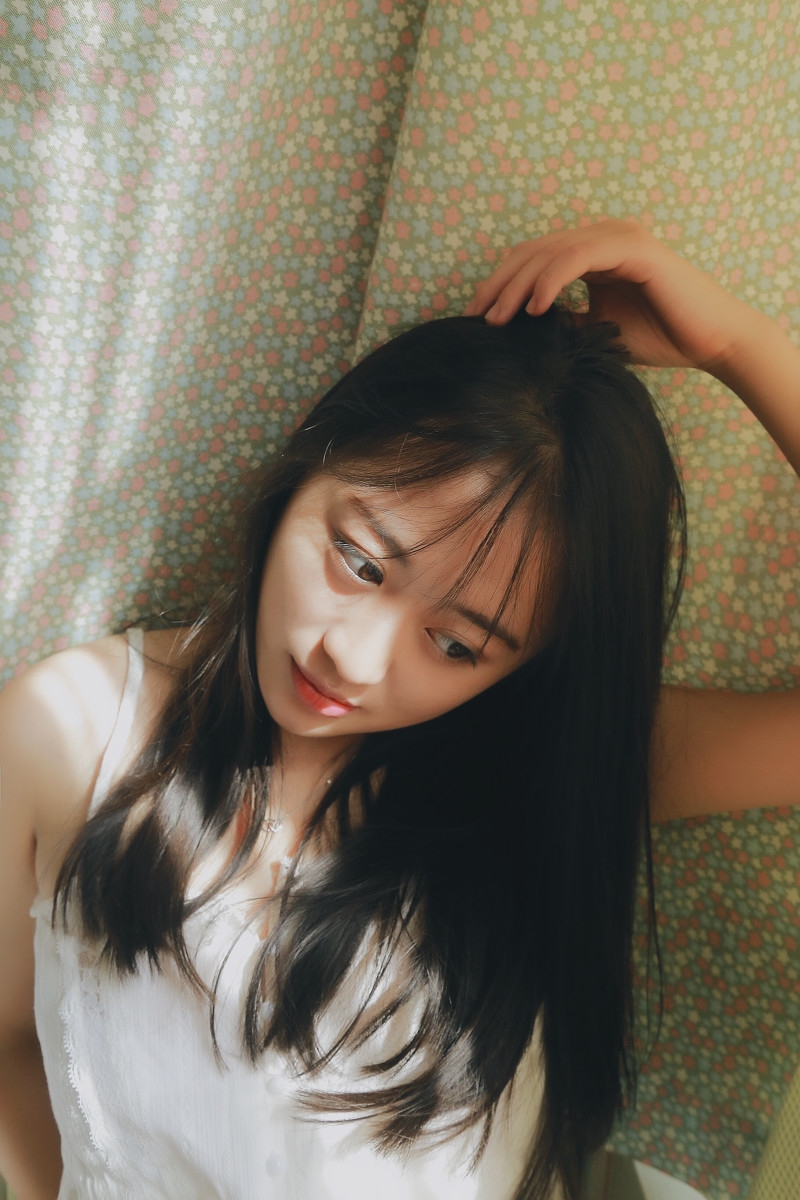 素颜邻家女孩纯白写真