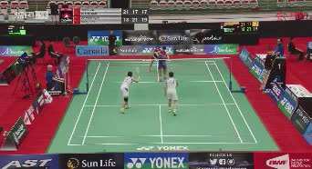 关键时刻滚网球提士气 于小含握拳大喊