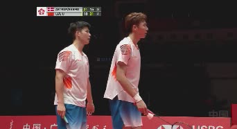 太精彩！李俊慧鱼跃跪地连续救球