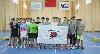 南昌熊国宝羽毛球学院为中国队加油