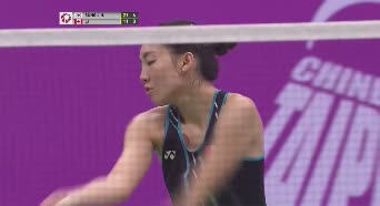 成池铉连续杀球得分李文珊难以应对