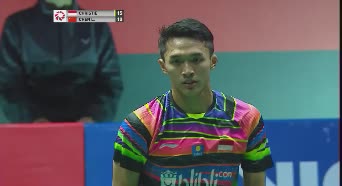 谌龙推球不到位被乔纳坦成功拦截
