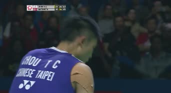 男单三局鏖战打完两人都累的躺下了