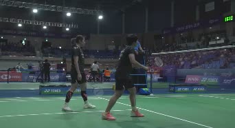 女双攻防对决 贾一凡连续后场杀球得分