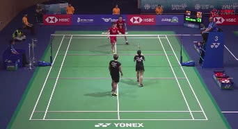何济霆/杜玥24-26、24-22、20-22里瓦尔迪/门塔里